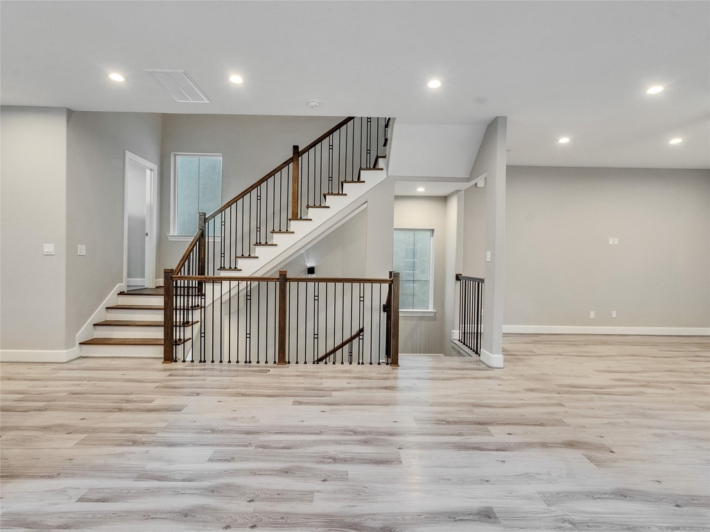 1122 W 16th Street - Photo 14