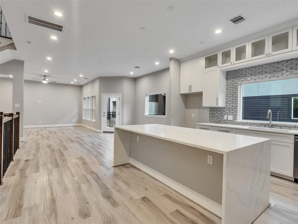 1122 W 16th Street - Photo 19