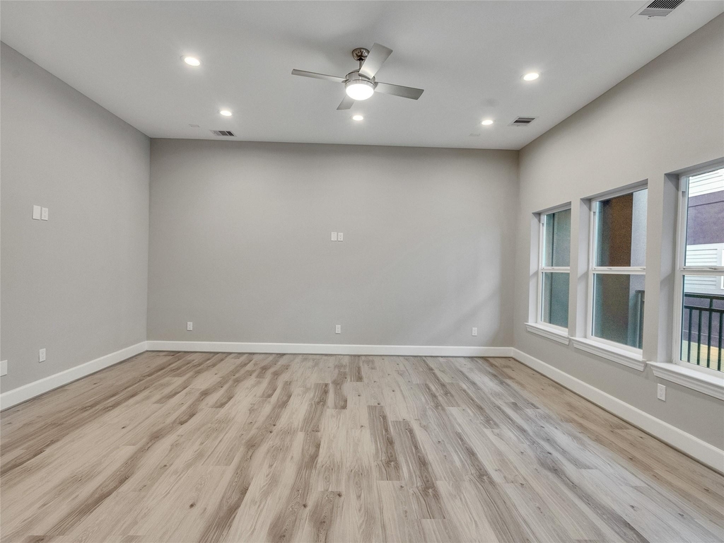 1122 W 16th Street - Photo 8