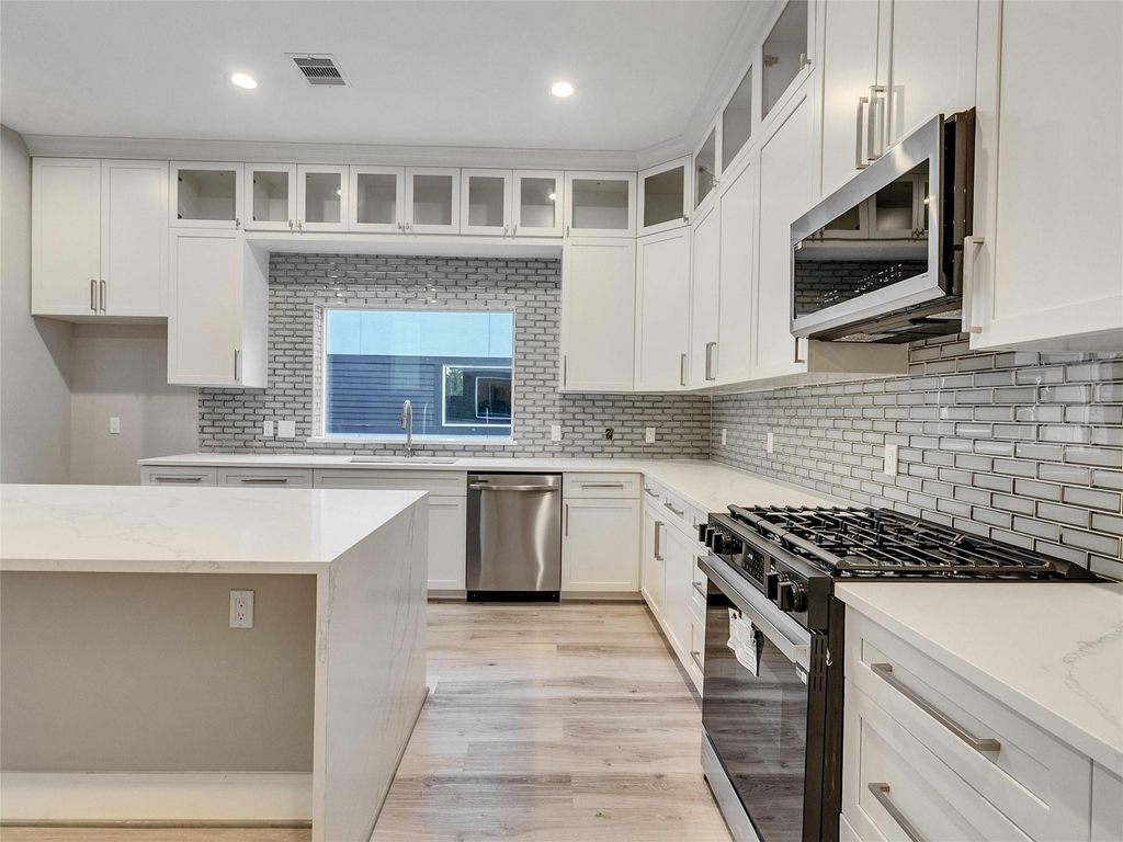 1122 W 16th Street - Photo 22