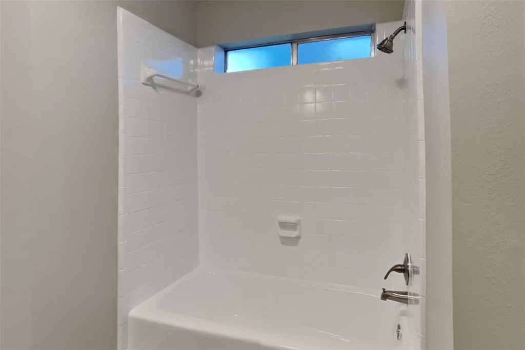 18014 Winsford Drive - Photo 10