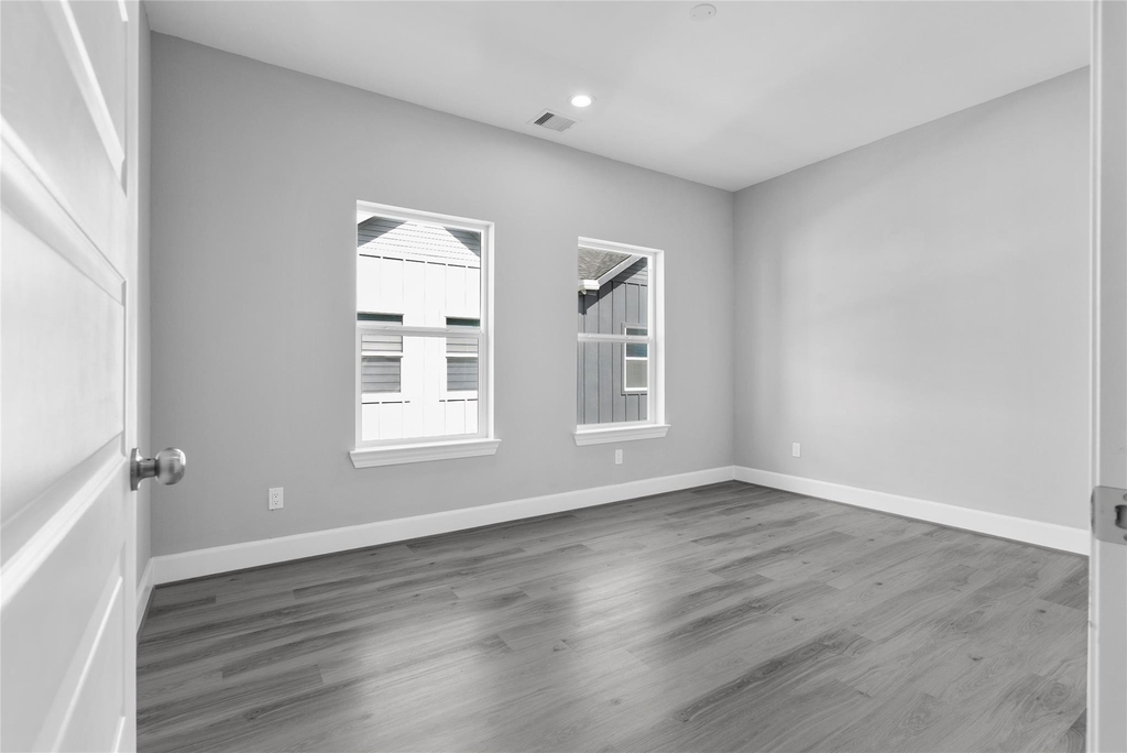 1122 W 16th Street - Photo 24