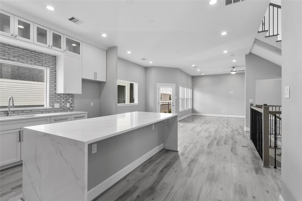 1122 W 16th Street - Photo 14