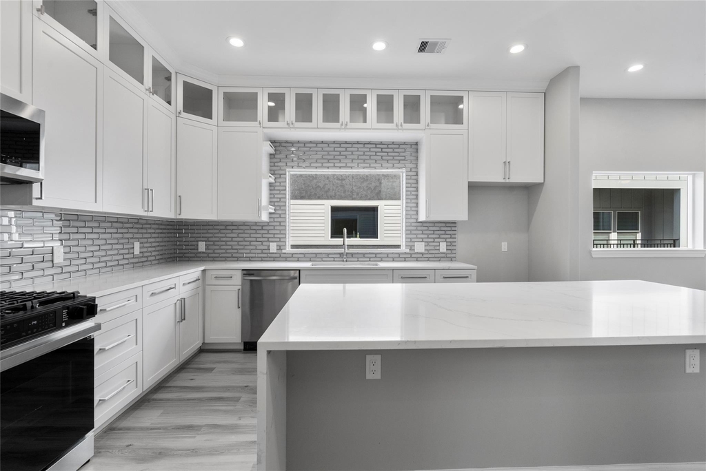 1122 W 16th Street - Photo 13