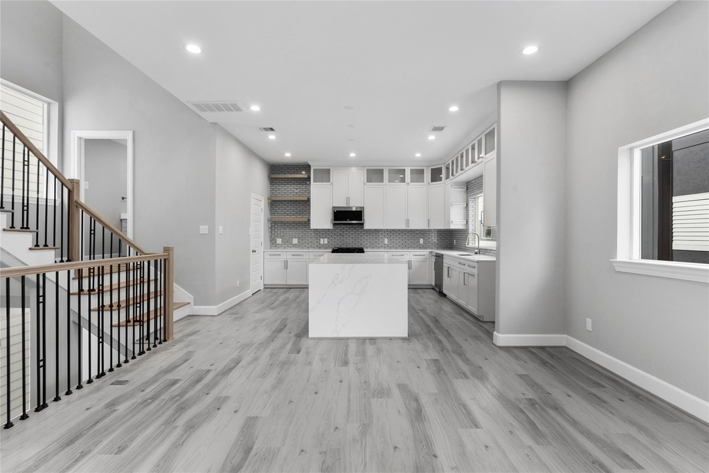 1122 W 16th Street - Photo 11
