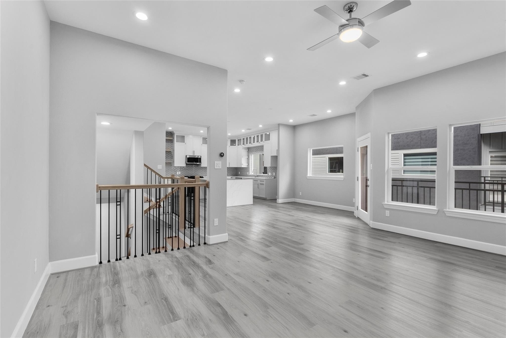1122 W 16th Street - Photo 6