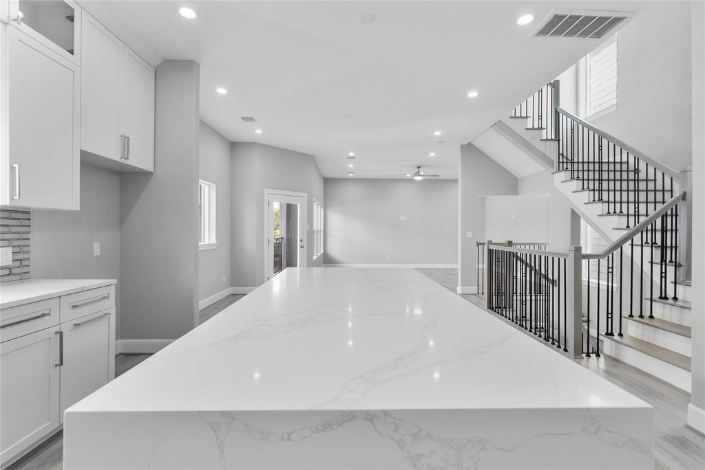 1122 W 16th Street - Photo 16