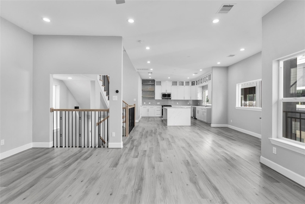 1122 W 16th Street - Photo 8