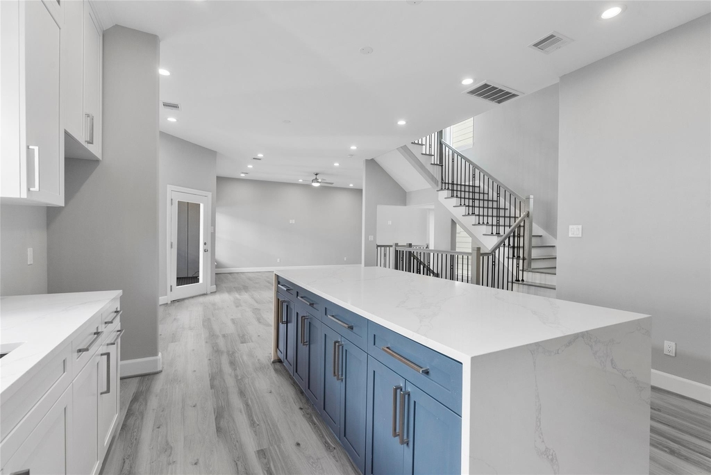 1122 W 16th Street - Photo 15