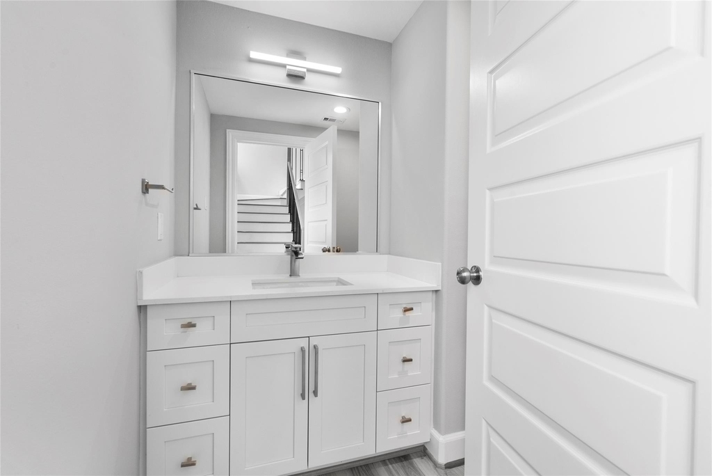 1122 W 16th Street - Photo 17