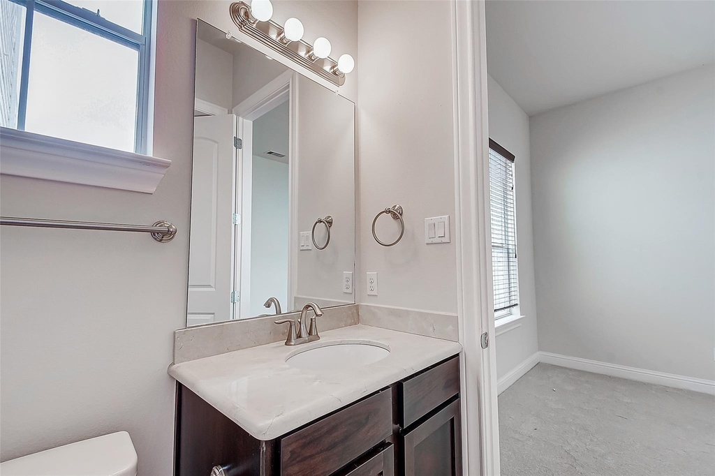 1213 W 15th 1/2 Street - Photo 33