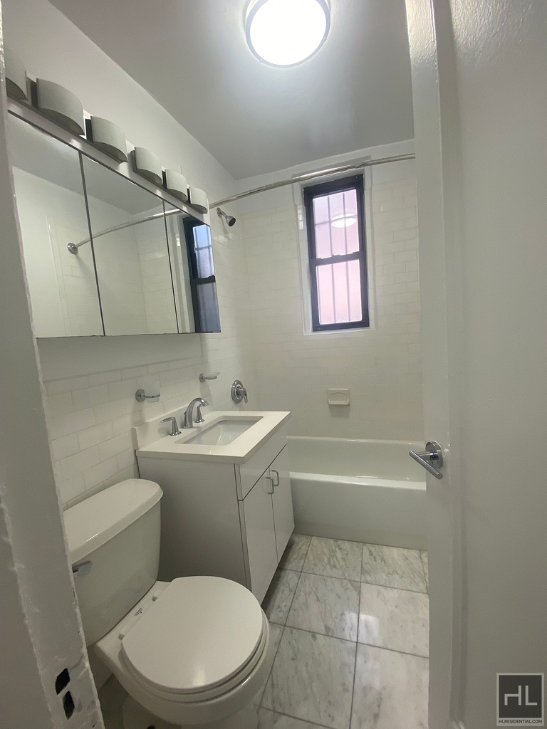 East 46 Street - Photo 4