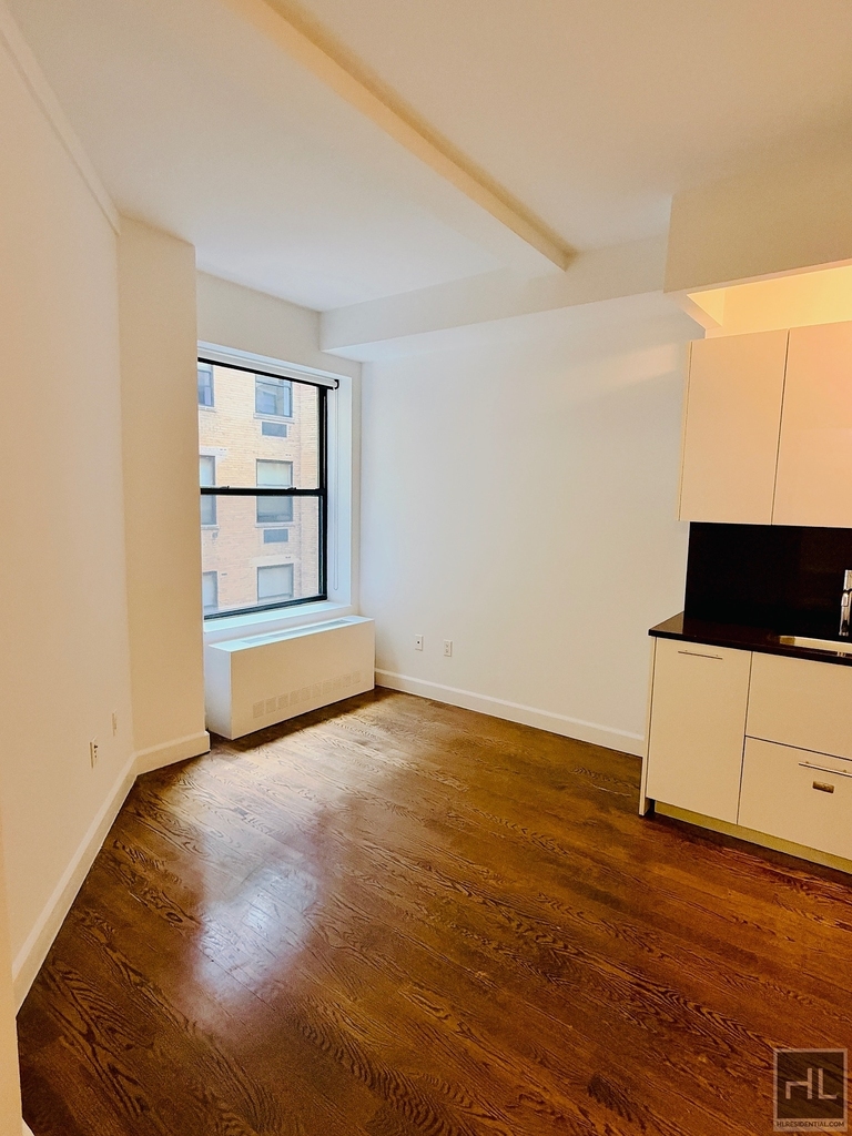 West 91st Street - Photo 0