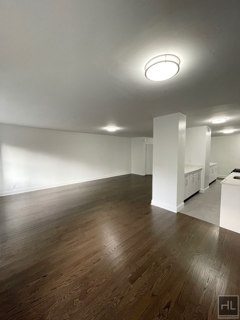East 89th Street - Photo 4