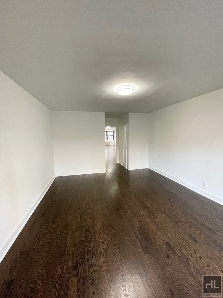 East 89th Street - Photo 12