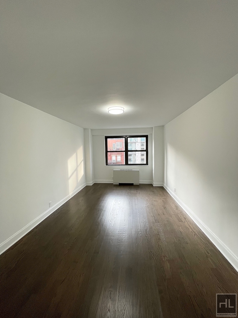 East 89th Street - Photo 7