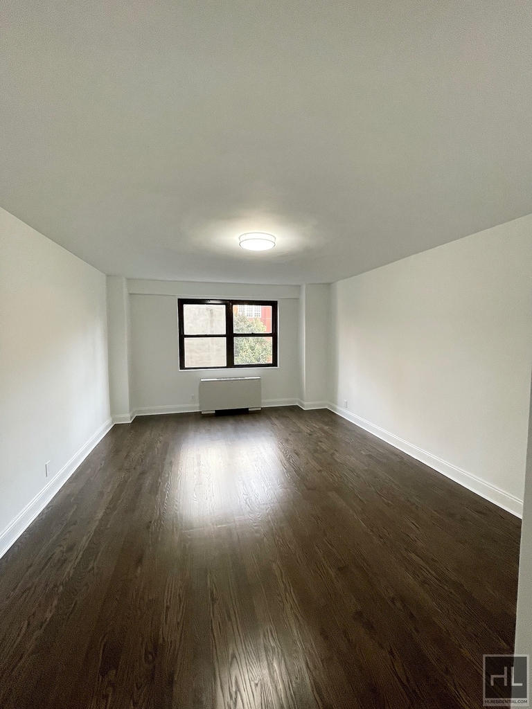 East 89th Street - Photo 11