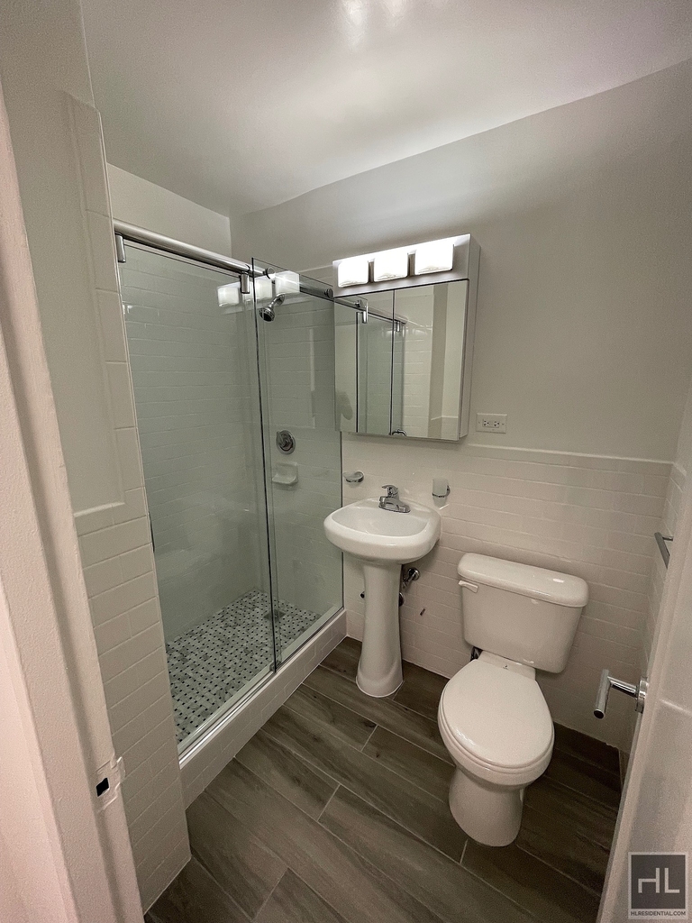 East 89th Street - Photo 23