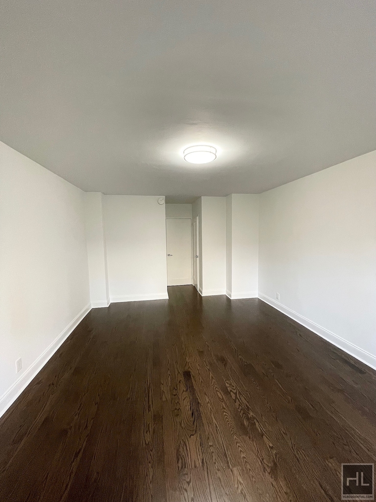 East 89th Street - Photo 10