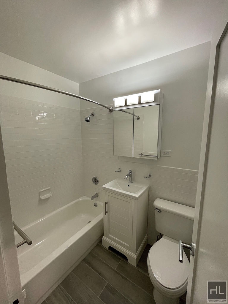 East 89th Street - Photo 25