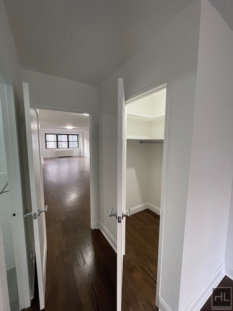 East 89th Street - Photo 20