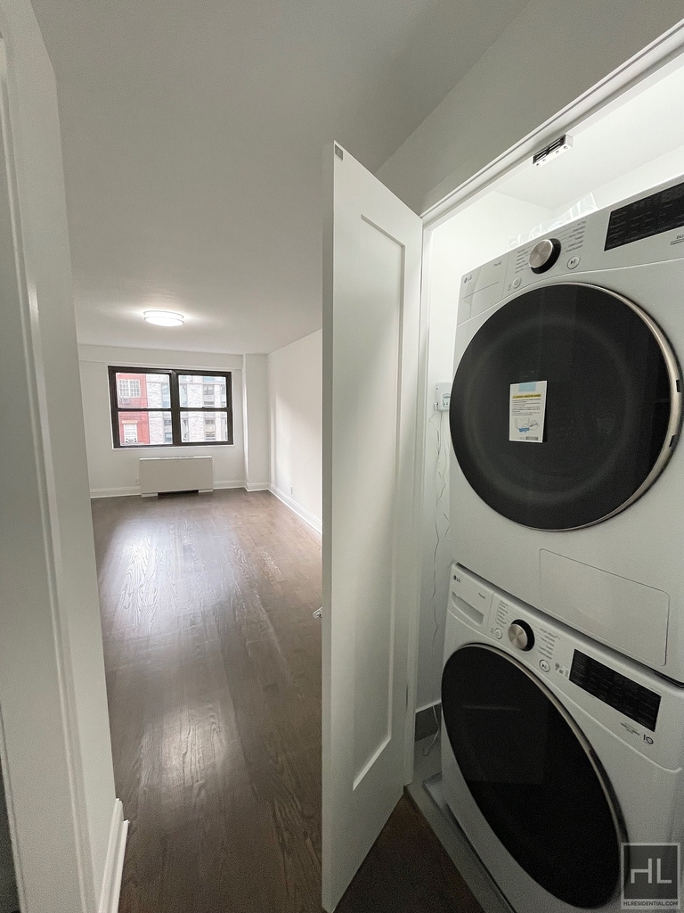 East 89th Street - Photo 18