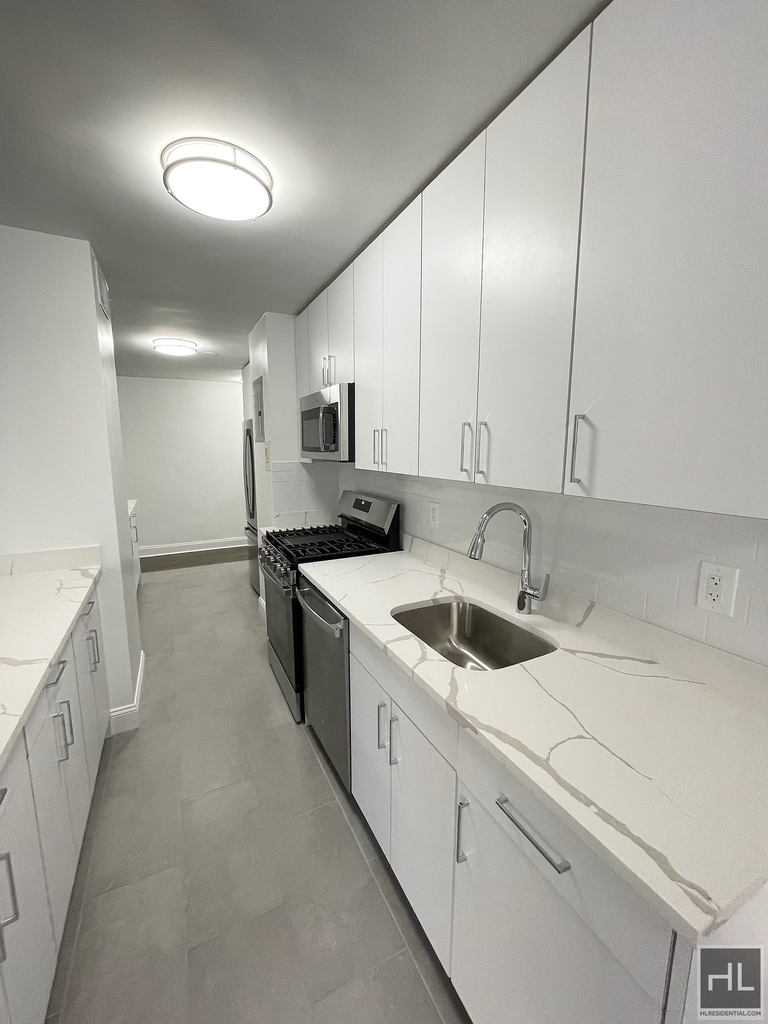 East 89th Street - Photo 13