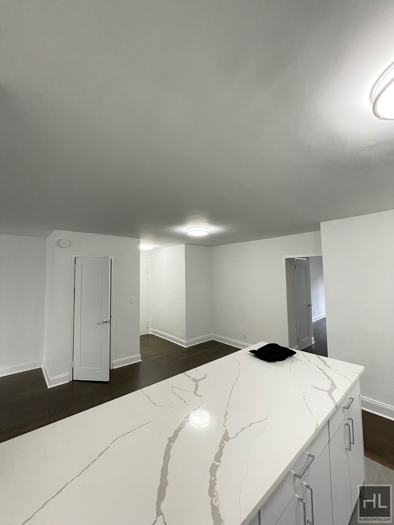 East 89th Street - Photo 16