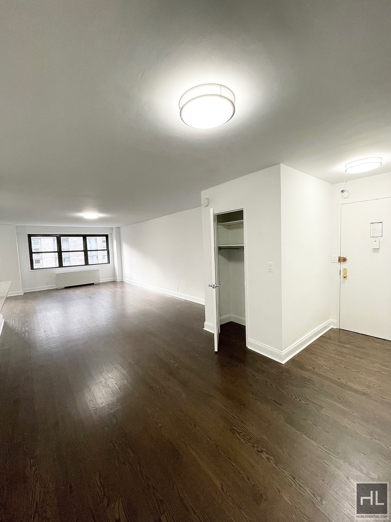 East 89th Street - Photo 5