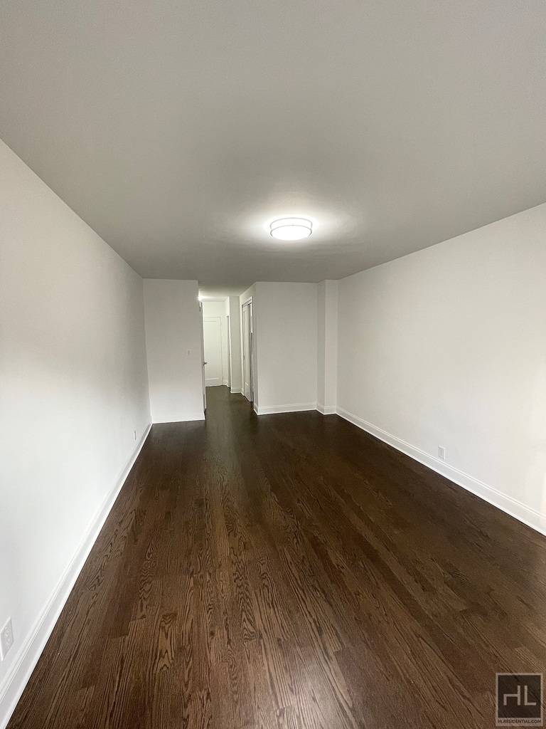 East 89th Street - Photo 8