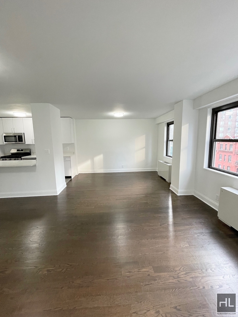 East 89th Street - Photo 6