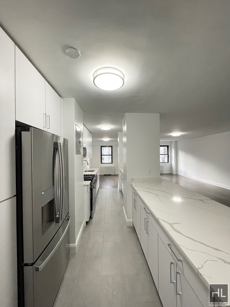 East 89th Street - Photo 14
