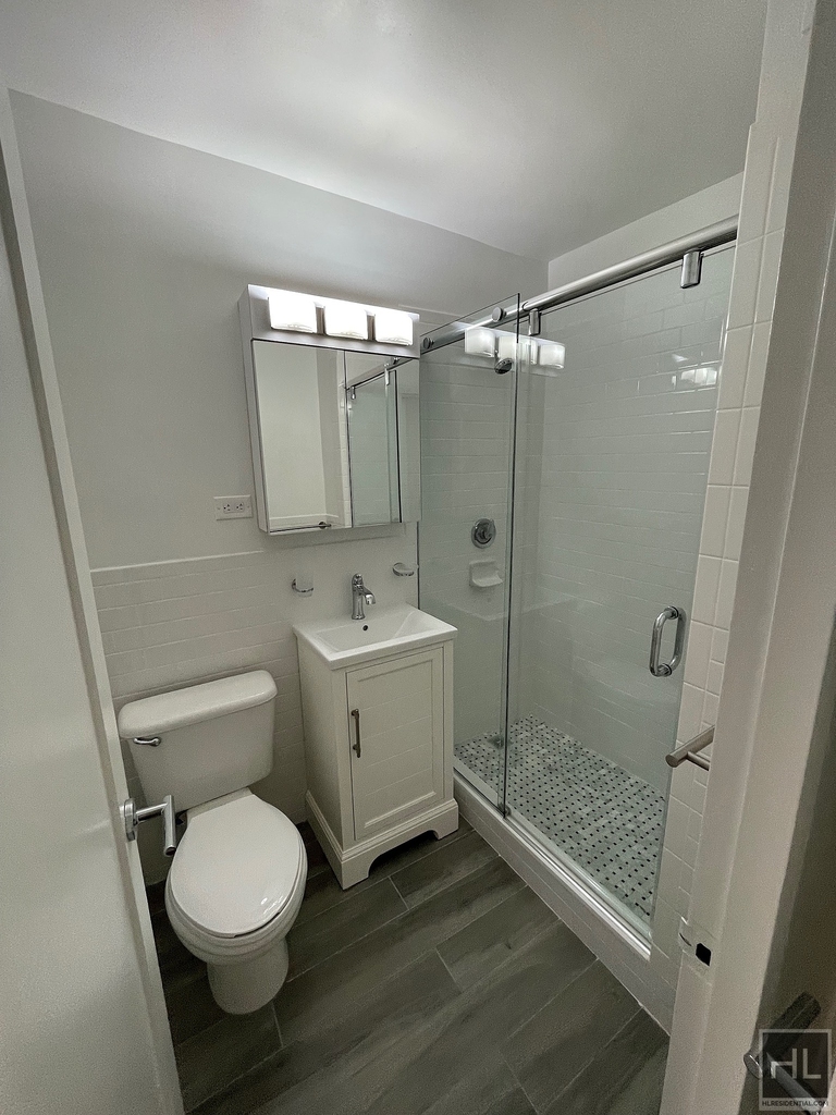 East 89th Street - Photo 24