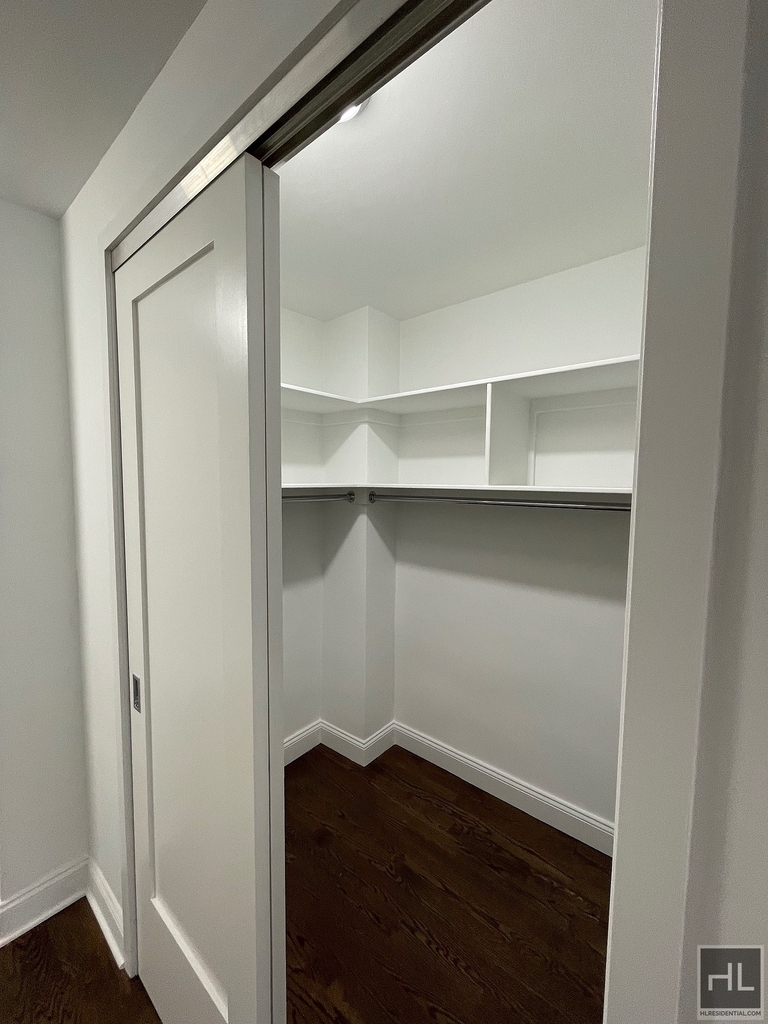 East 89th Street - Photo 21