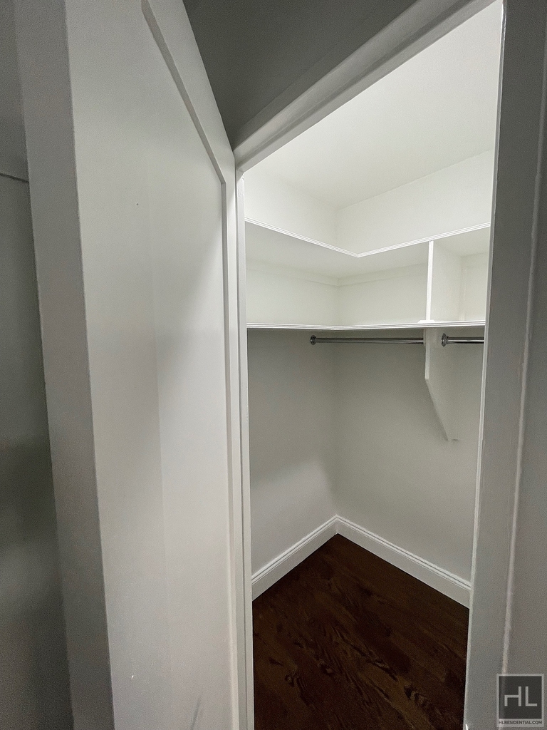 East 89th Street - Photo 22