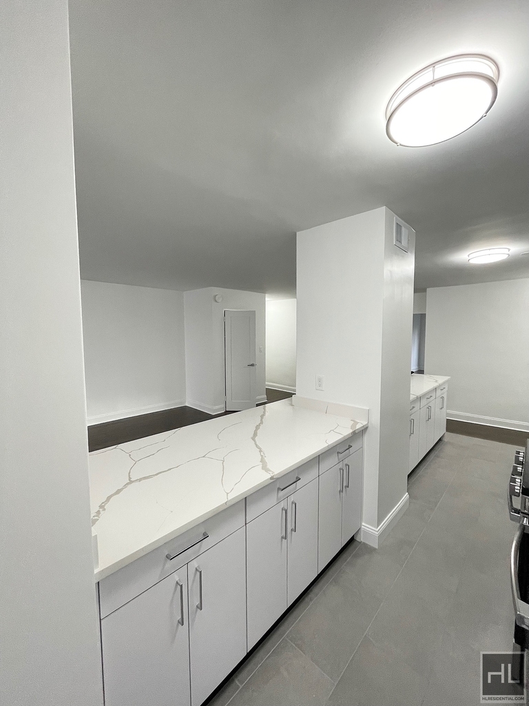 East 89th Street - Photo 17