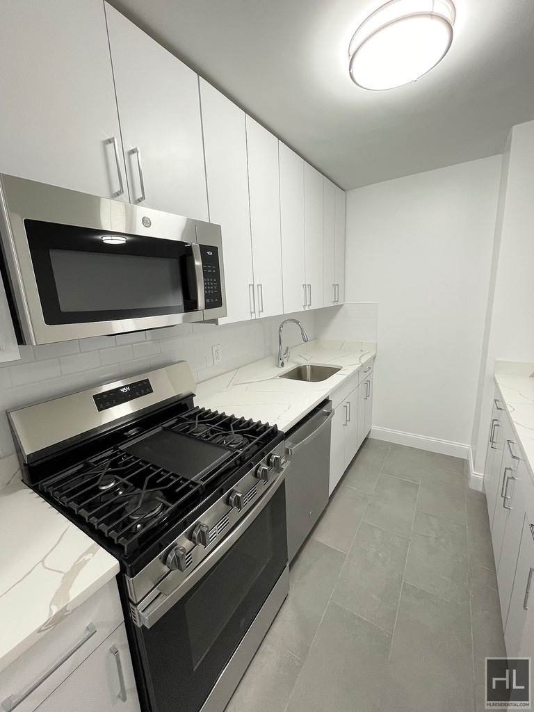 East 89th Street - Photo 21