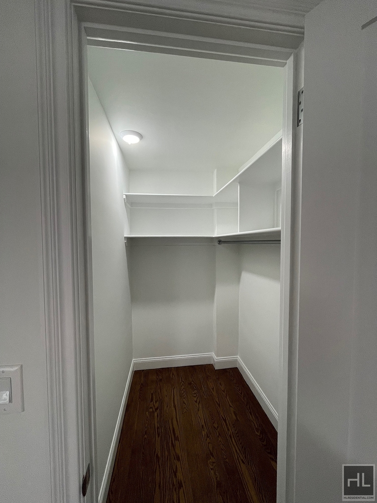 East 89th Street - Photo 26