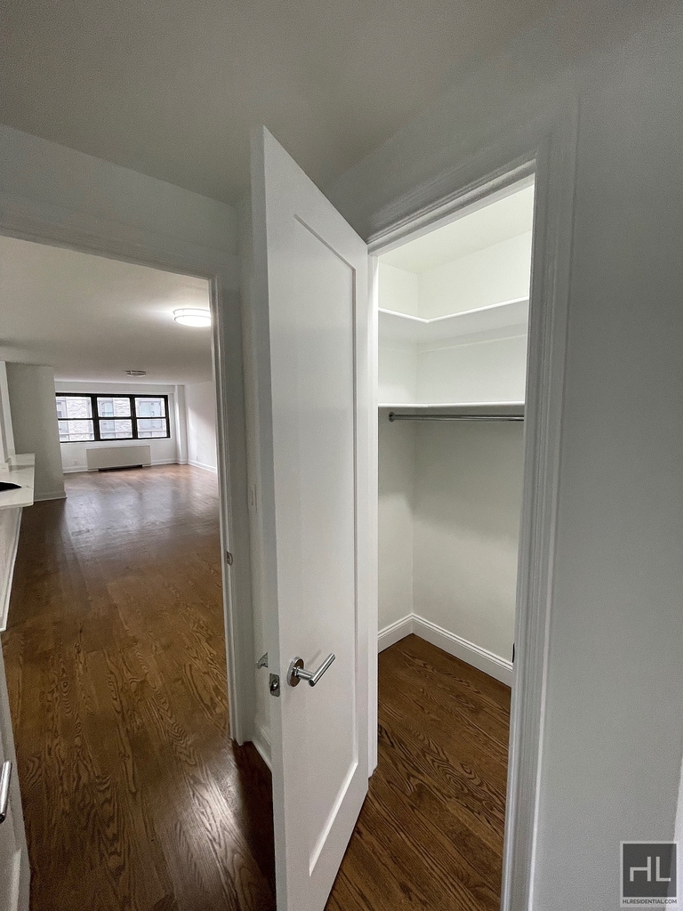 East 89th Street - Photo 19