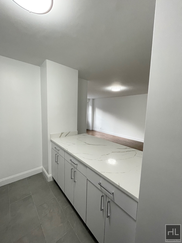 East 89th Street - Photo 23