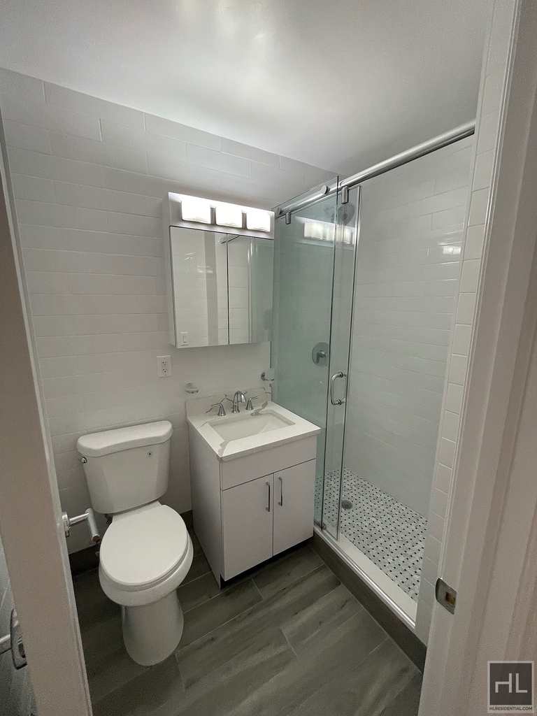 East 89th Street - Photo 28