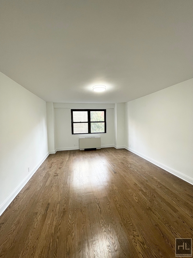 East 89th Street - Photo 12