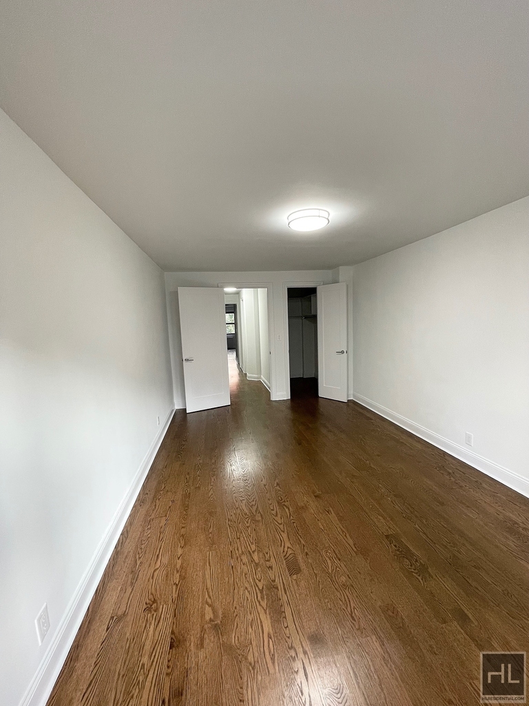 East 89th Street - Photo 9