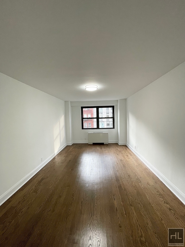 East 89th Street - Photo 8
