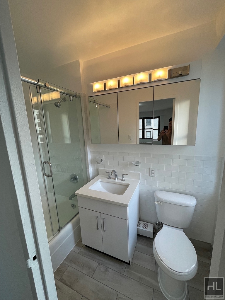 East 89th Street - Photo 21