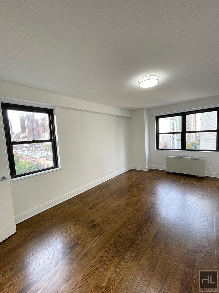East 89th Street - Photo 9