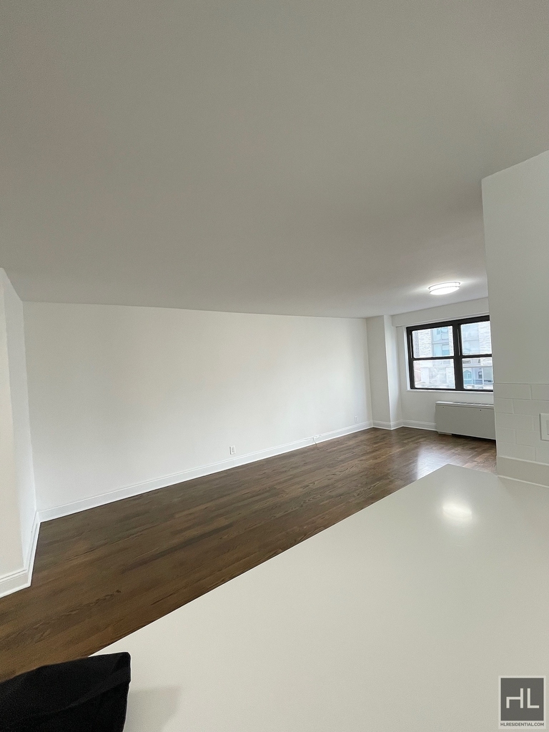East 89th Street - Photo 15