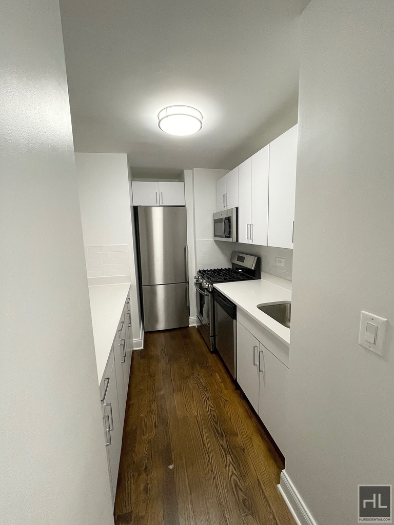 East 89th Street - Photo 16