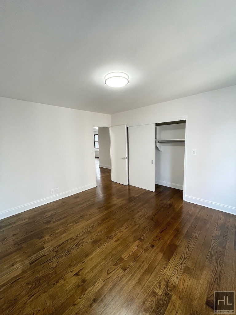 East 89th Street - Photo 14