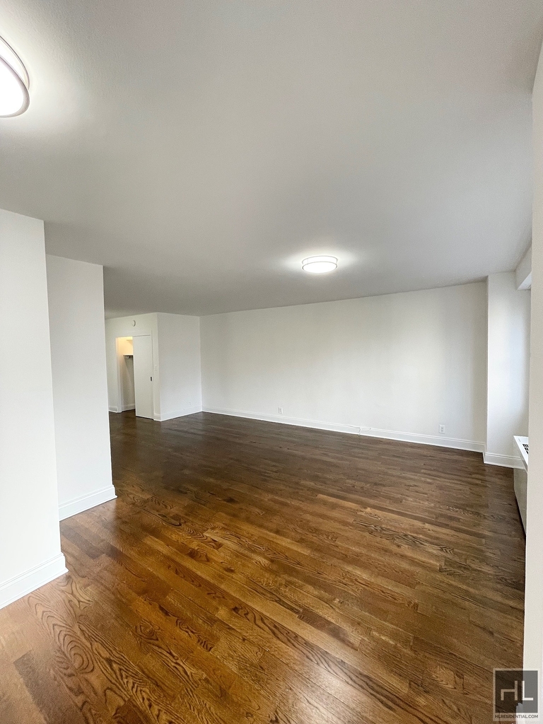 East 89th Street - Photo 4